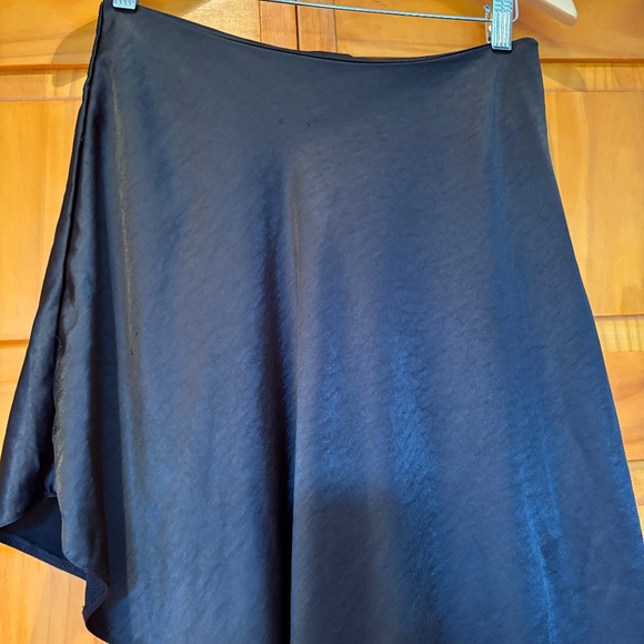 NWT Nasty Gal Satin Skirt High Low Black Size 4 Asymmetric - Picture 4 of 14